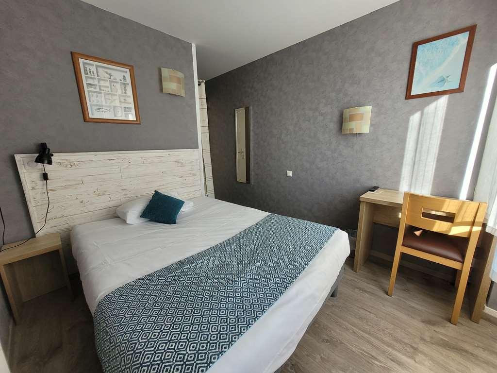 Brit Hotel Des Halles Concarneau Room photo
