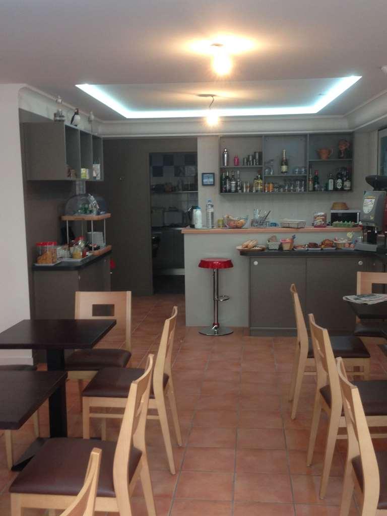 Brit Hotel Des Halles Concarneau Restaurant photo