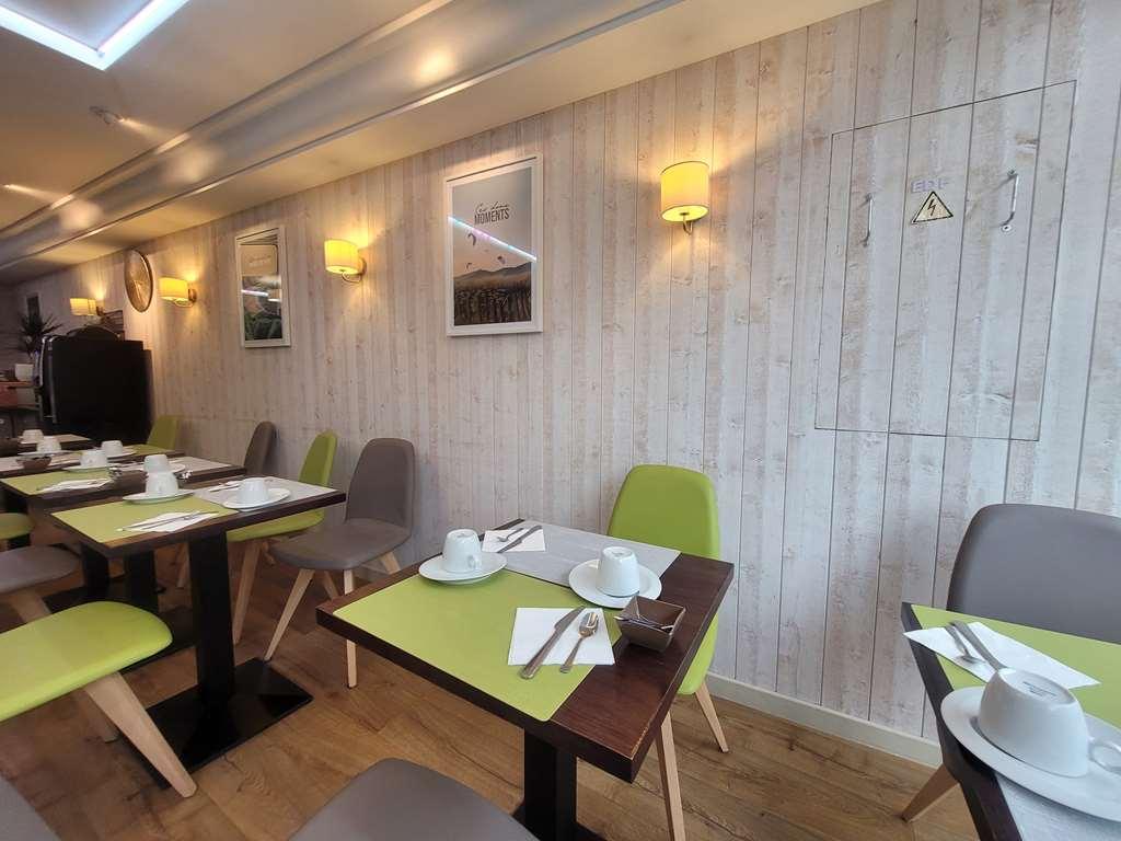 Brit Hotel Des Halles Concarneau Restaurant photo