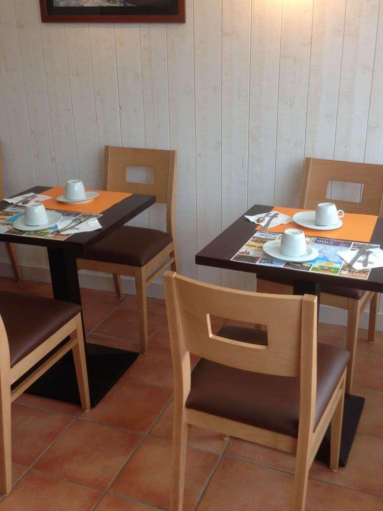 Brit Hotel Des Halles Concarneau Restaurant photo