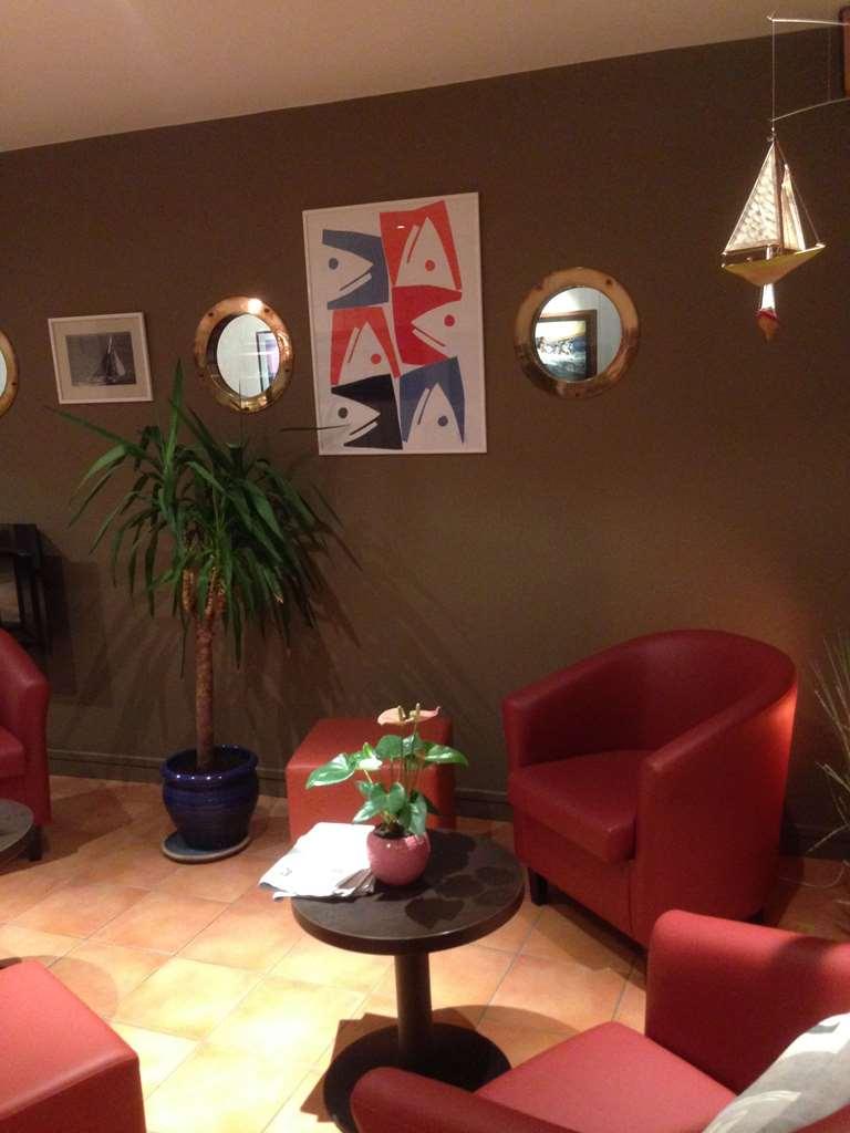 Brit Hotel Des Halles Concarneau Interior photo