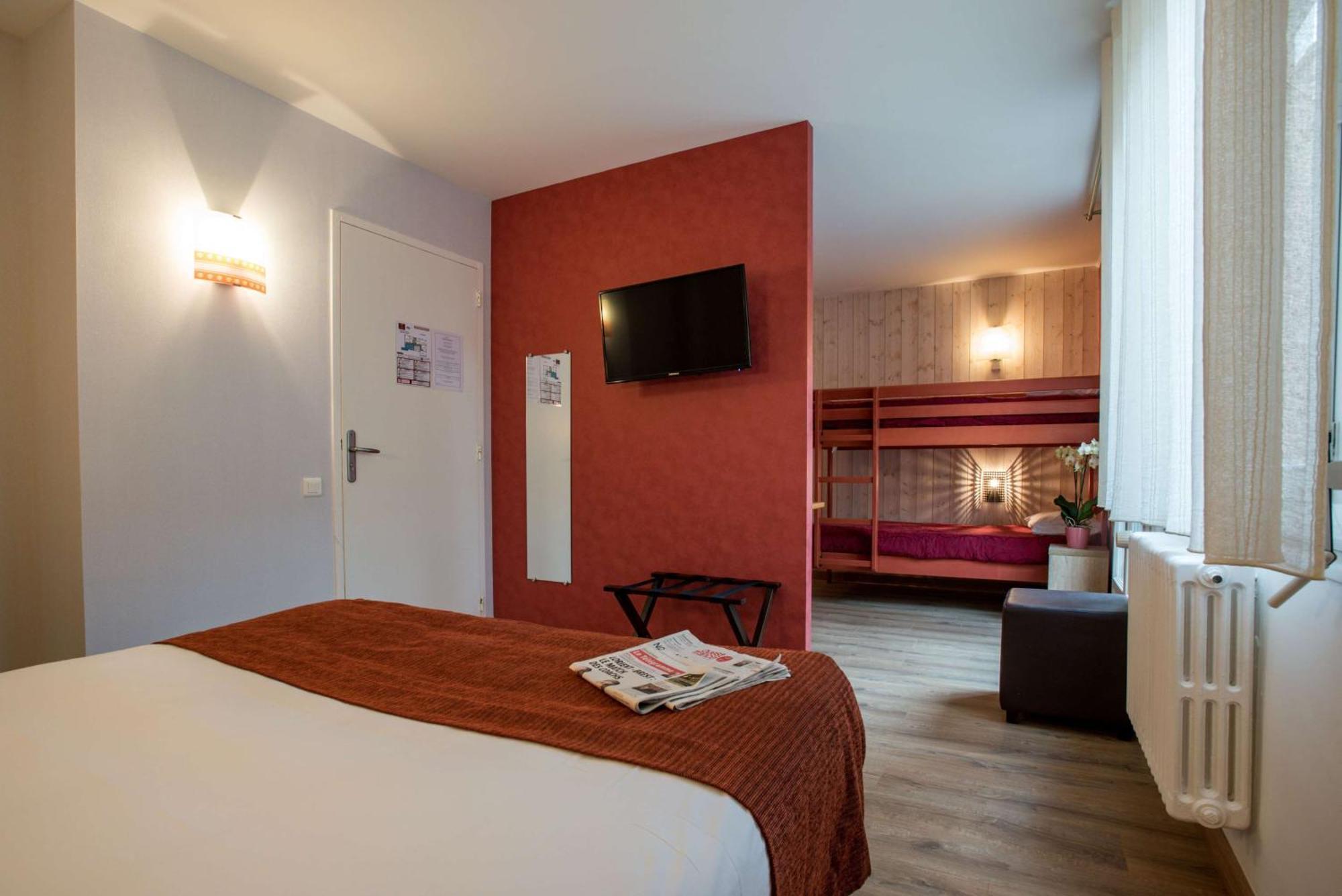 Brit Hotel Des Halles Concarneau Exterior photo