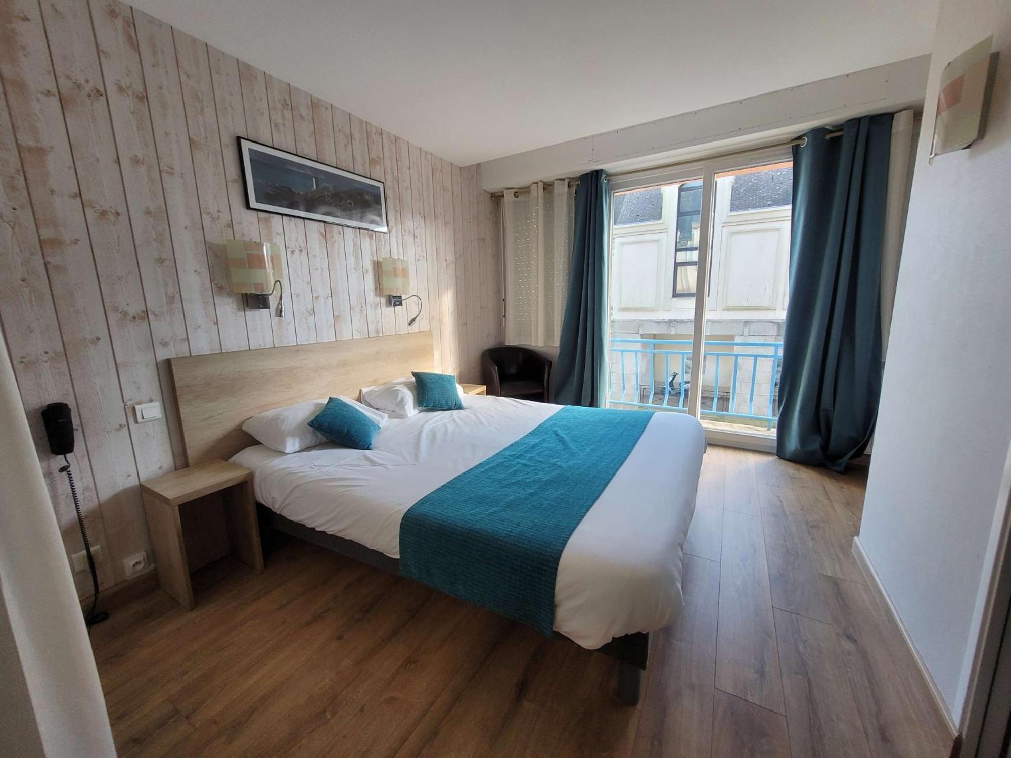 Brit Hotel Des Halles Concarneau Exterior photo