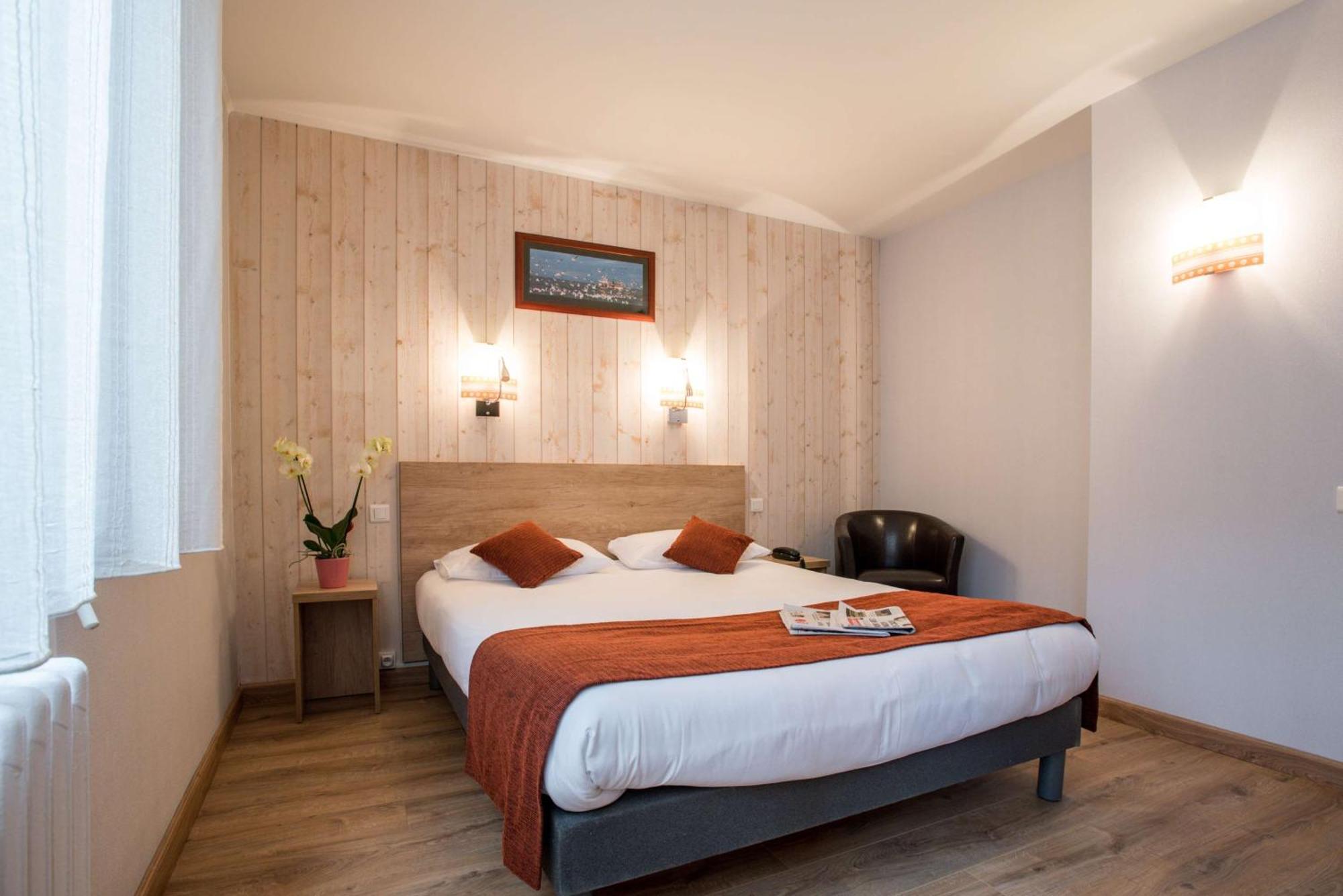 Brit Hotel Des Halles Concarneau Exterior photo