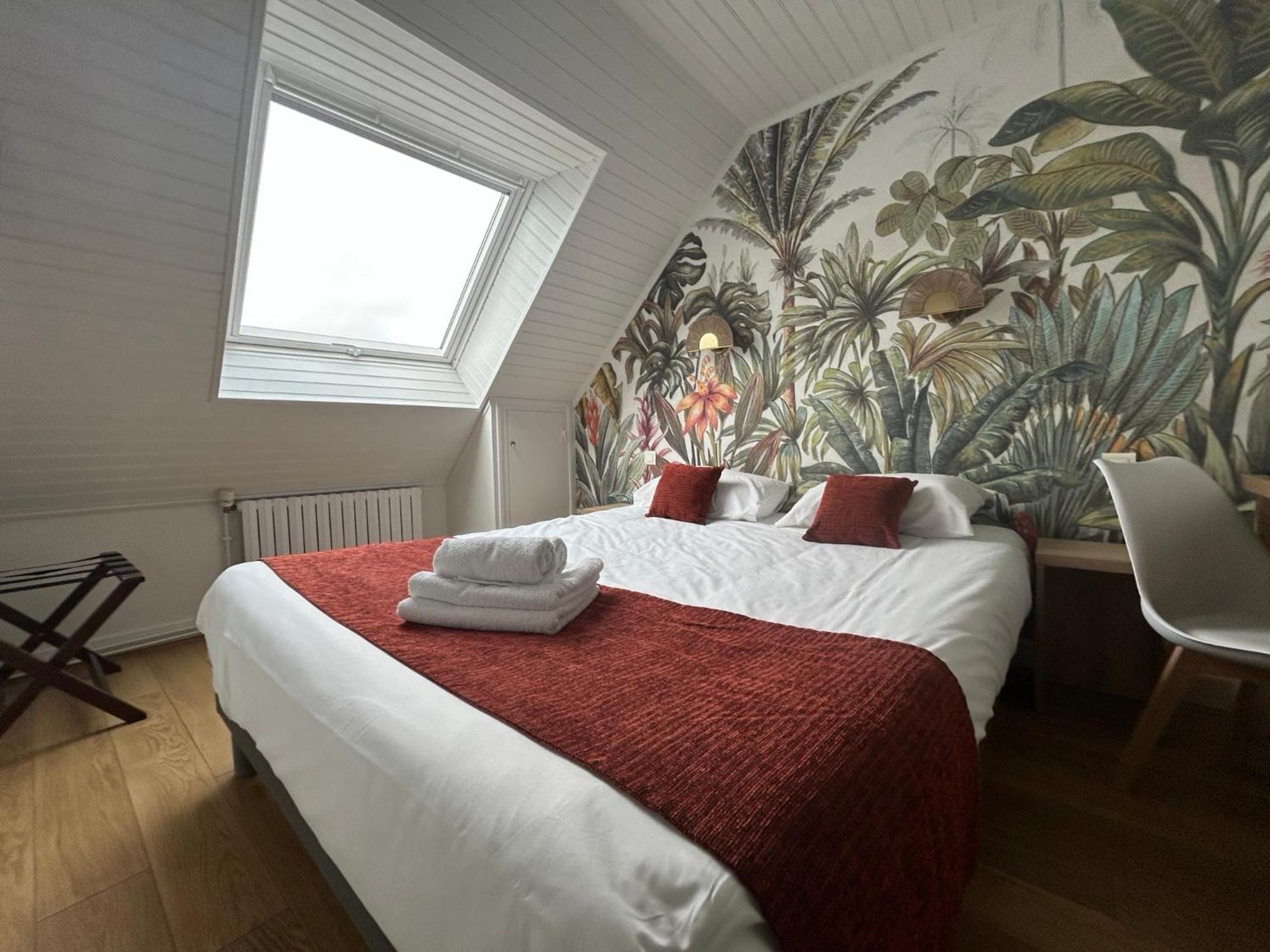 Brit Hotel Des Halles Concarneau Exterior photo